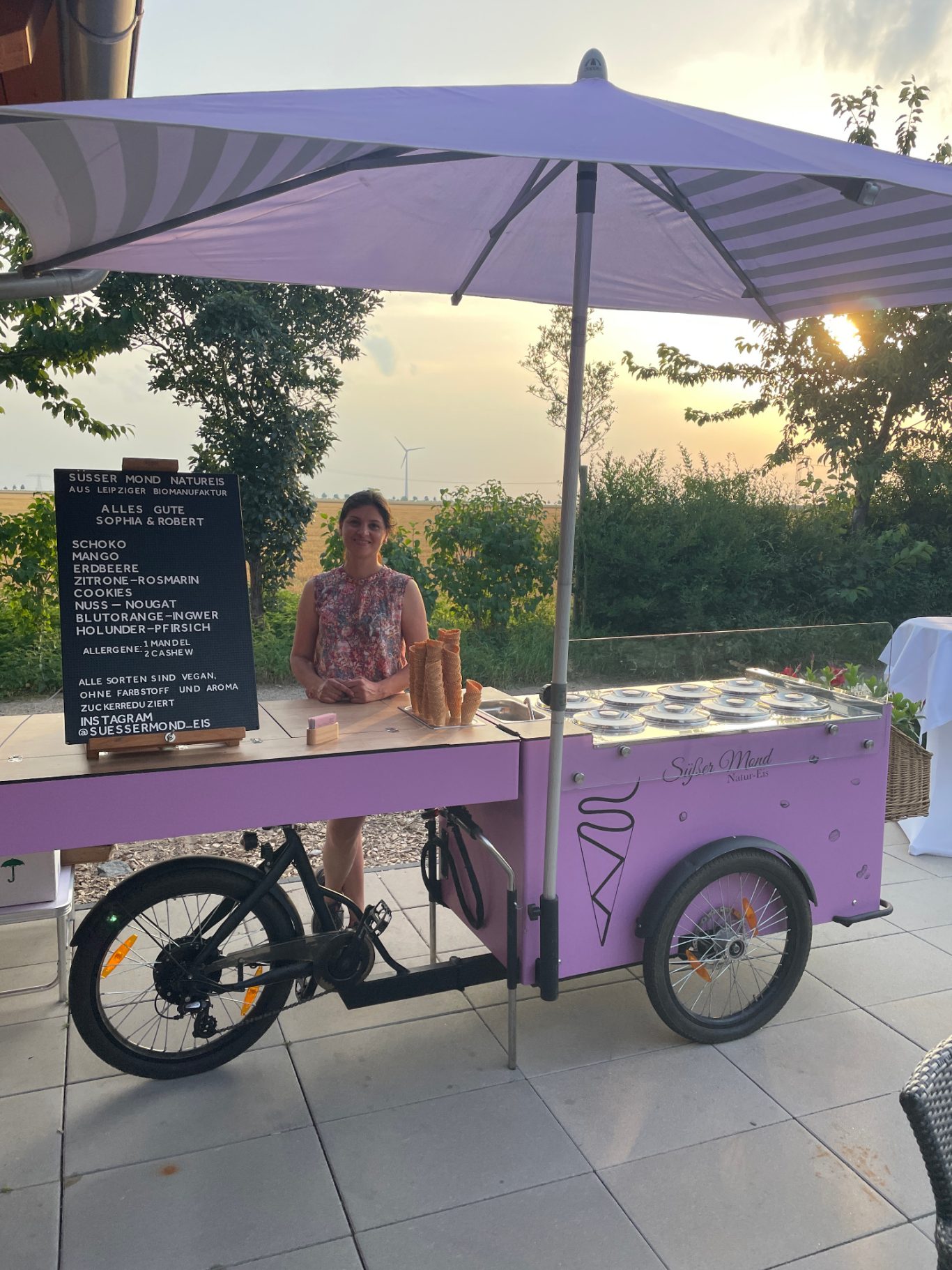 rosa Eisfahrrad auf Hochzeit